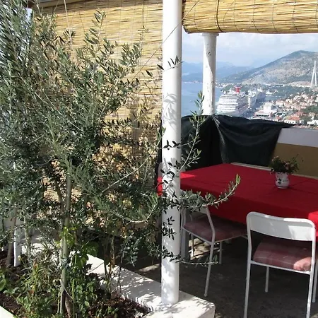 Guest house Sinistaj 2*