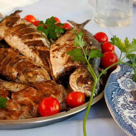 Sinistaj Πανσιόν 2*