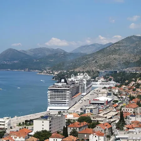 Πανσιόν Sinistaj 2*
