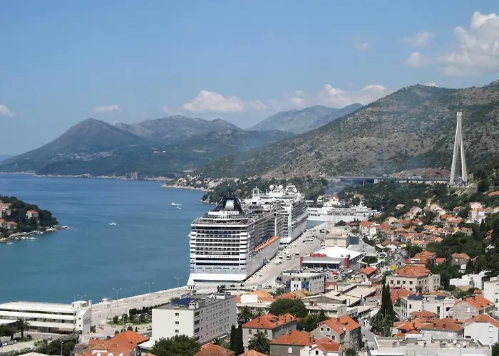 Πανσιόν Sinistaj 2*