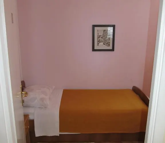 Πανσιόν Sinistaj 2*