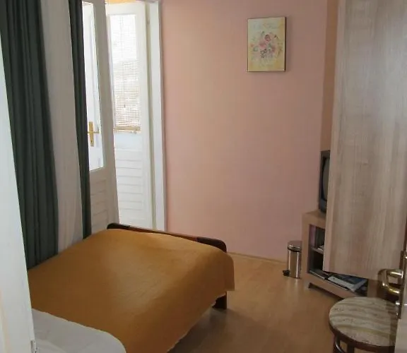 Sinistaj Πανσιόν 2*